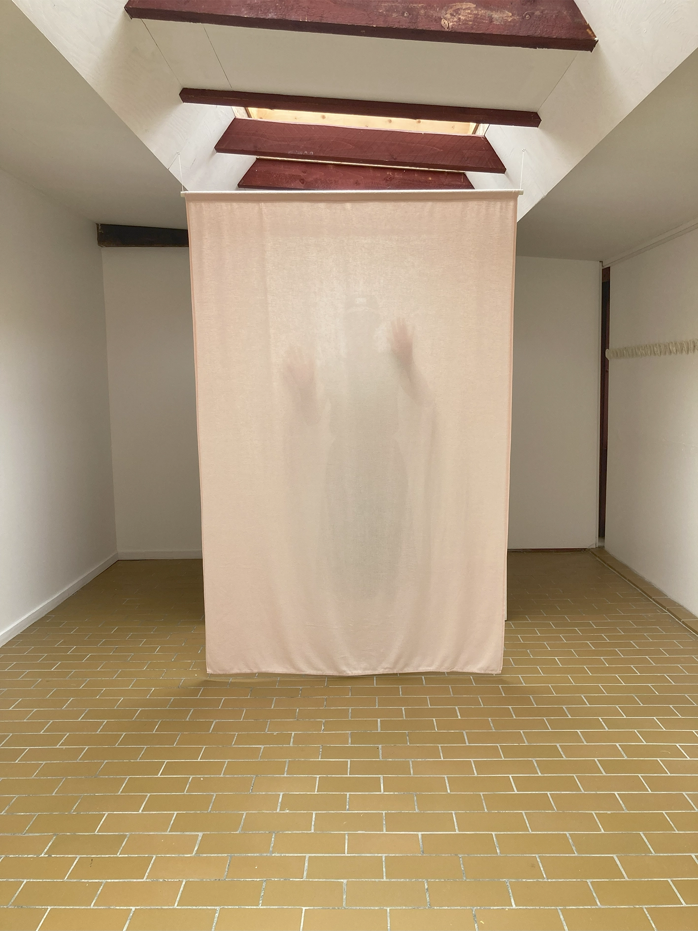 Measuring the Unknown I Udstillingen UDENFOR INDENFOR, Arresten Hjørring. foto: Olivia Valbak Kamrart