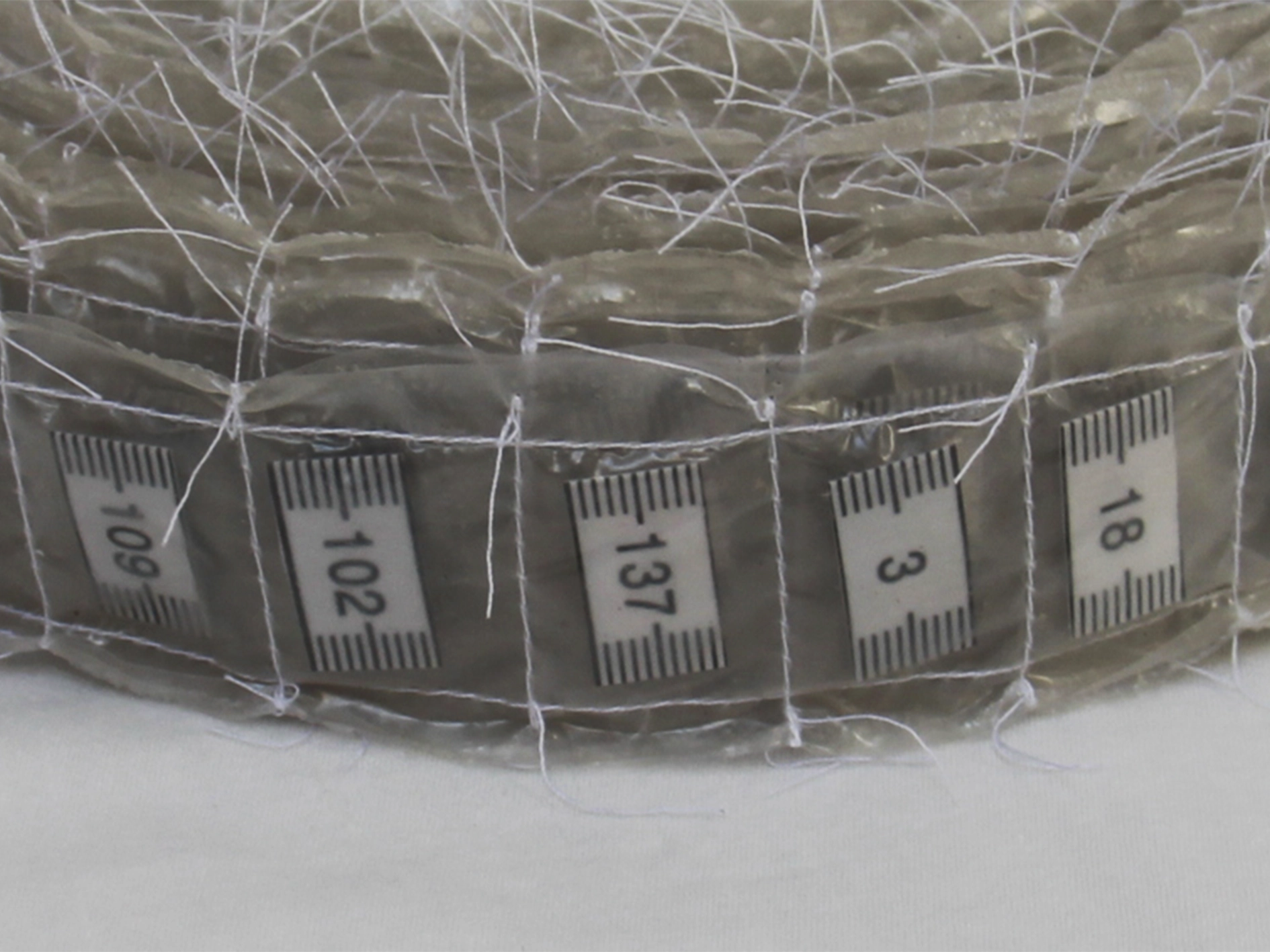 Measuring the Unknown I performance udstillingen UDENFOR INDENFOR, Arresten Hjørring. eget foto