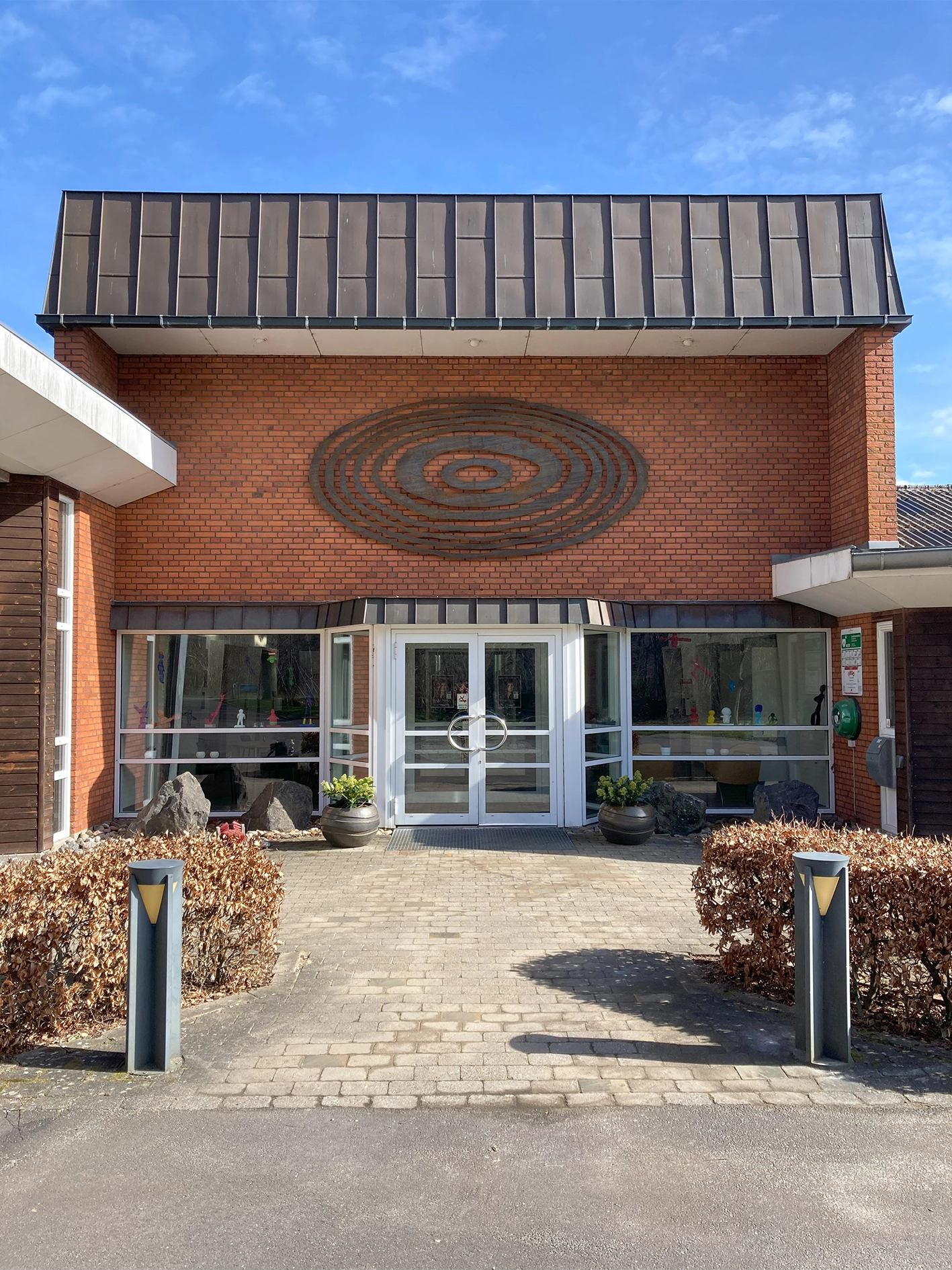 Measuring the Unknown I performance udstillingen UDENFOR INDENFOR, Arresten Hjørring. eget foto